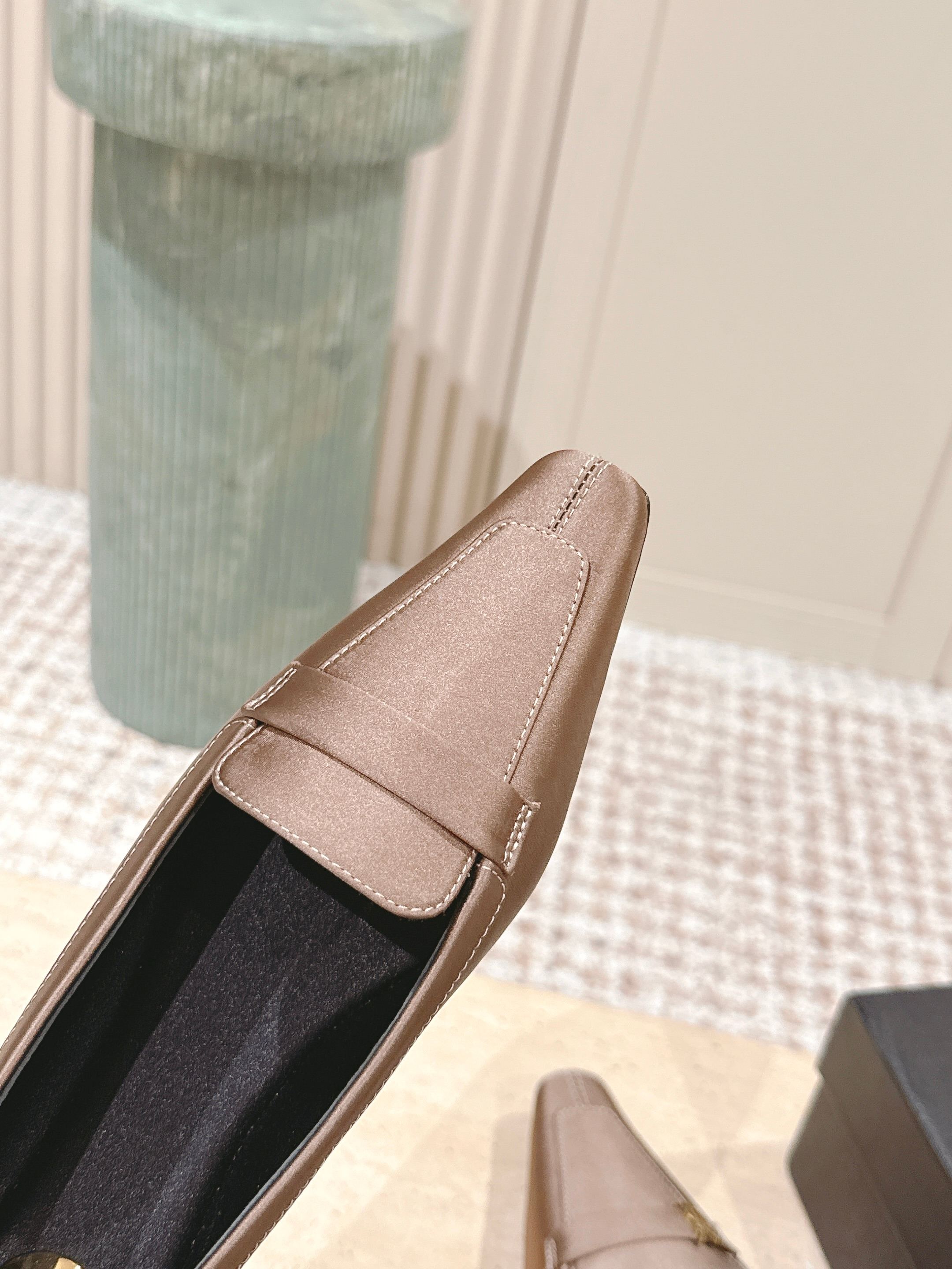 YSL 25S SAINT LAURENT POPPY BALLET FLATS IN TAUPE BROWN SILK
