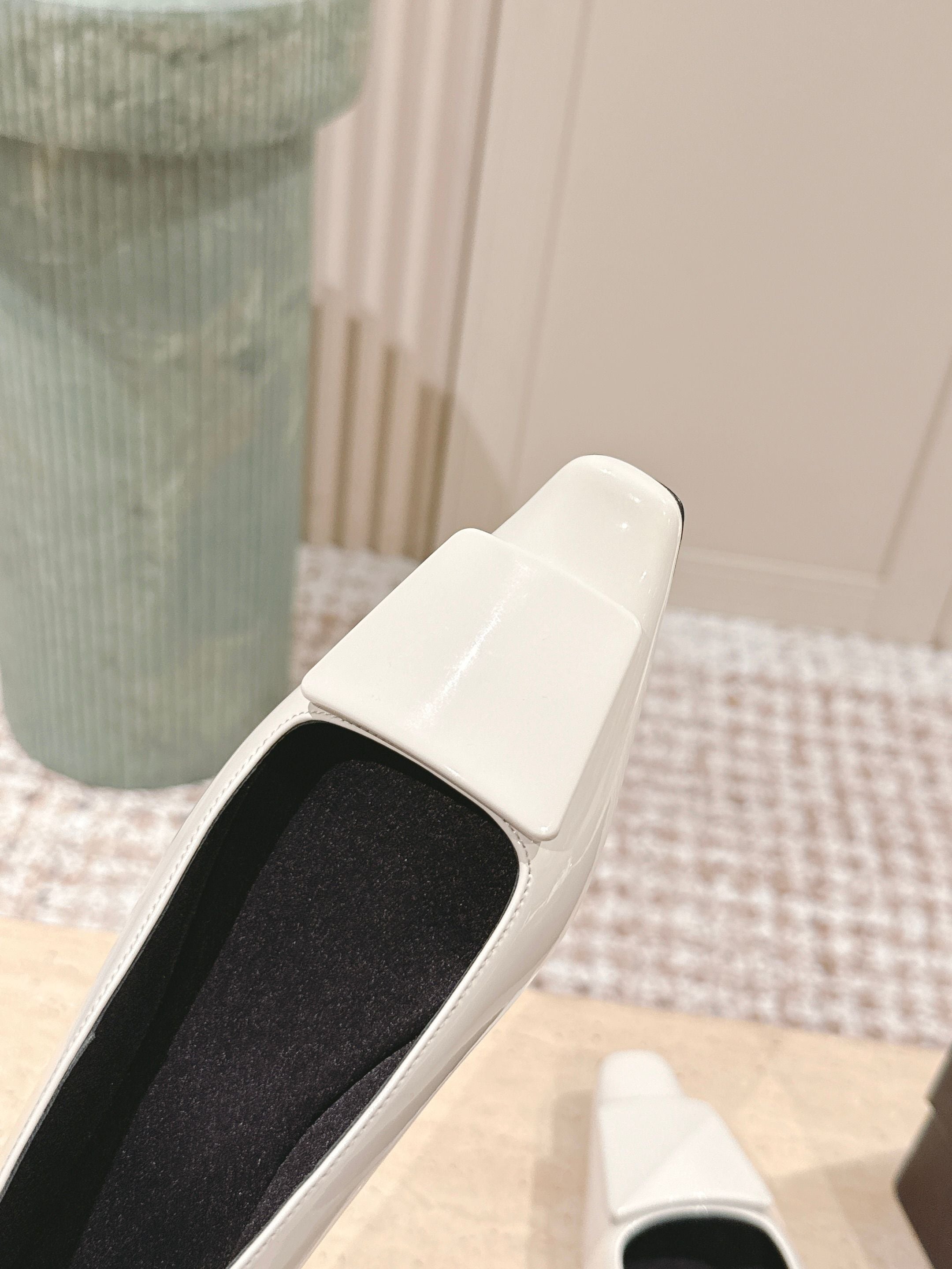 YSL 25S POPPY BALLET FLATS IN IVORY GLOSSY LAMBSKIN