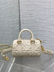 GROOVE 17 BAG IN WHITE CREAM MACROCANNAGE CALFSKIN WITH GOLD HARDWARE