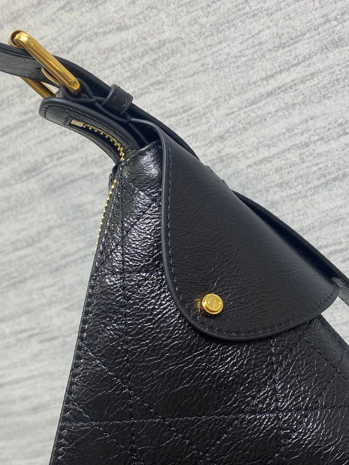 DIOR 25S VOYAGE BAG 34 IN BLACK FLAT MACROCANNAGE GRAINED GLOSSY CALFSKIN