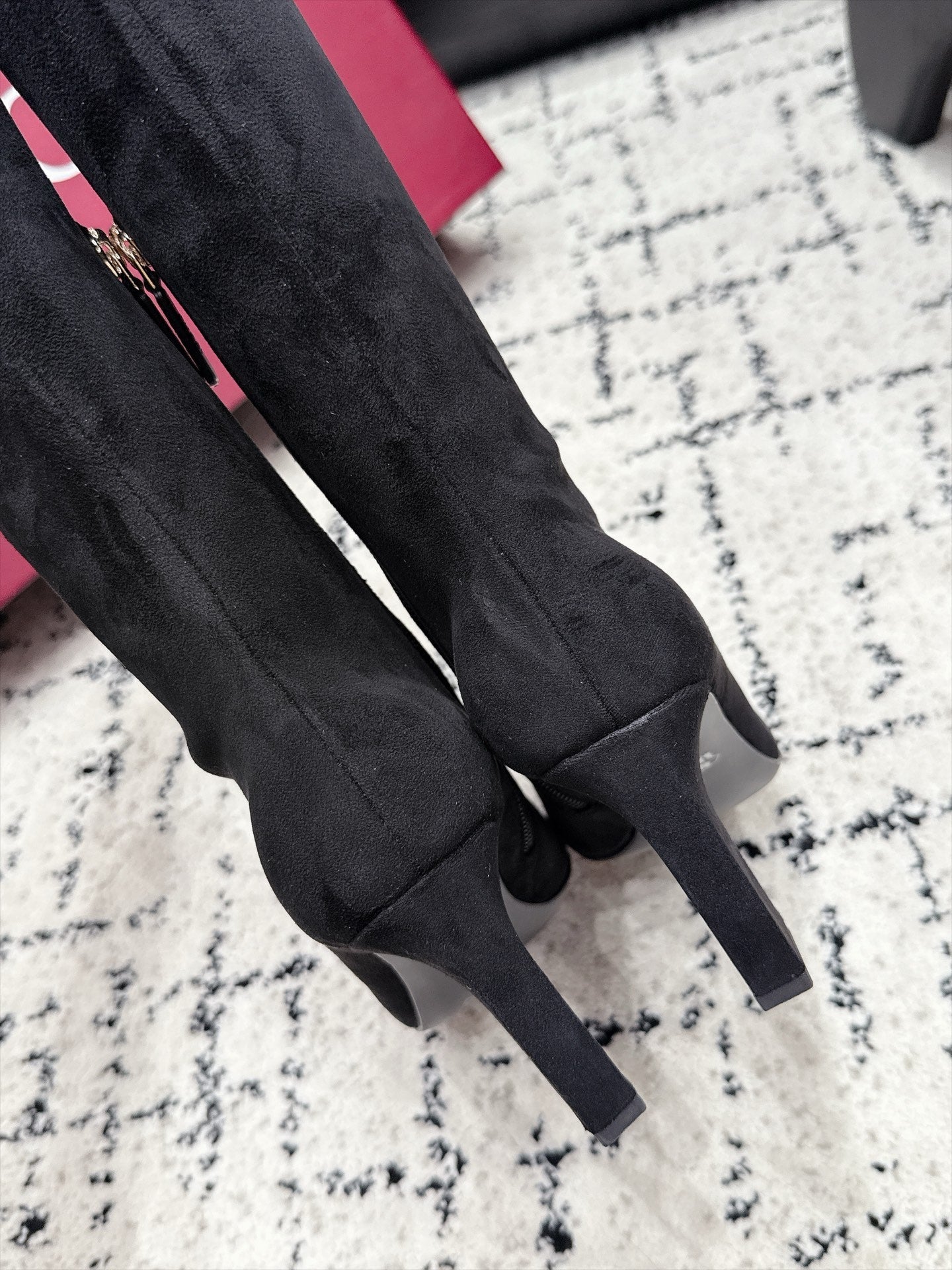 GUCCI 26S HORSEBIT KNEE-HIGH BOOTS 75 MM IN BLACK SUEDE