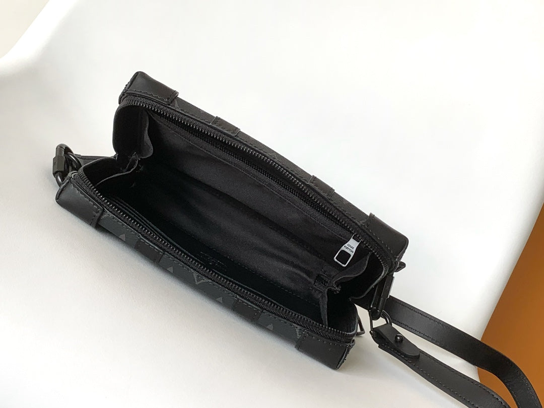 LV 25S SOFT TRUNK BAG 22 IN MONOGRAM ECLIPSE CANVAS AND CALFSKIN