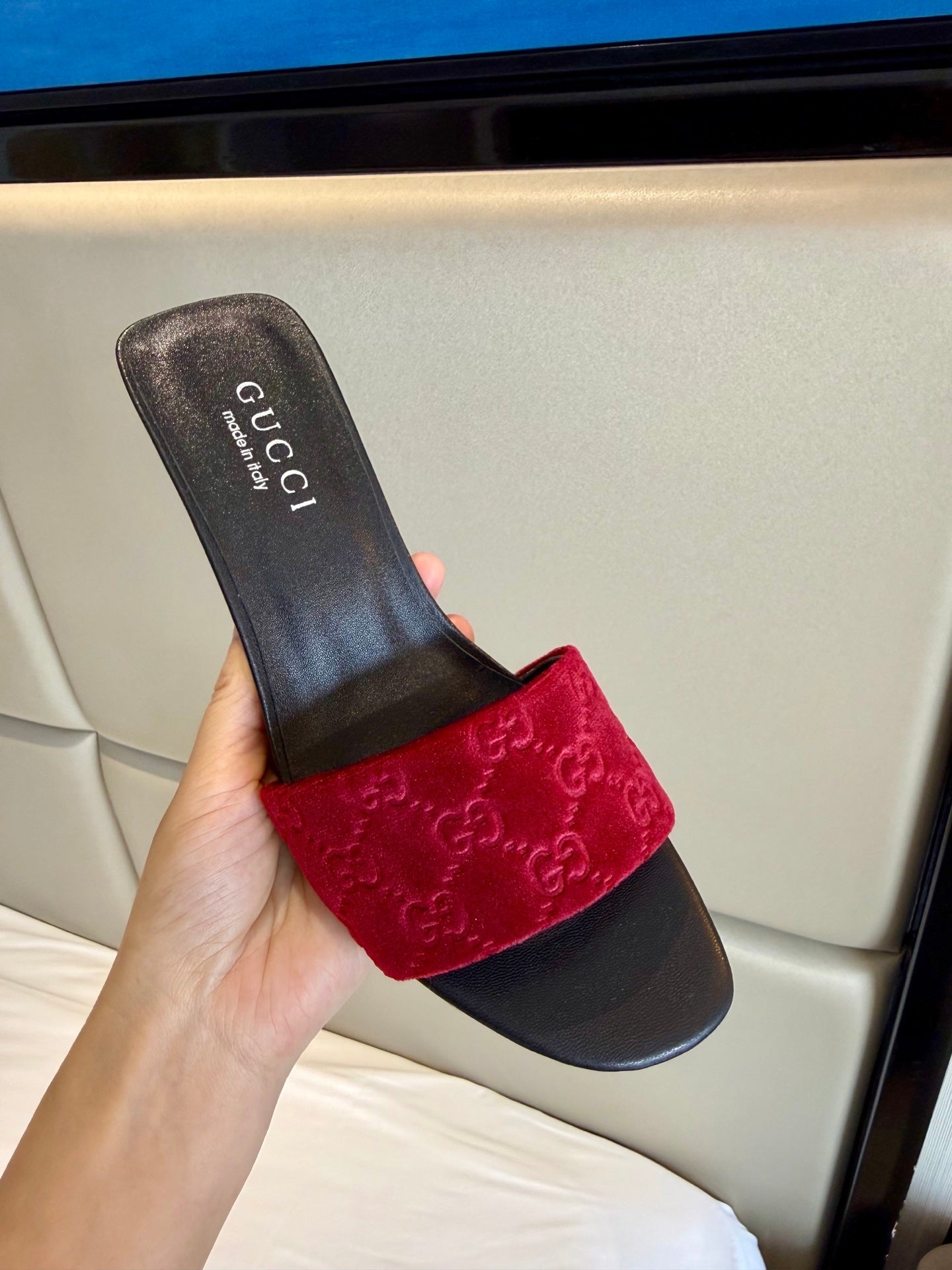 GUCCI 26S SLIDE SANDALS 55 MM IN DARK RED VELVET