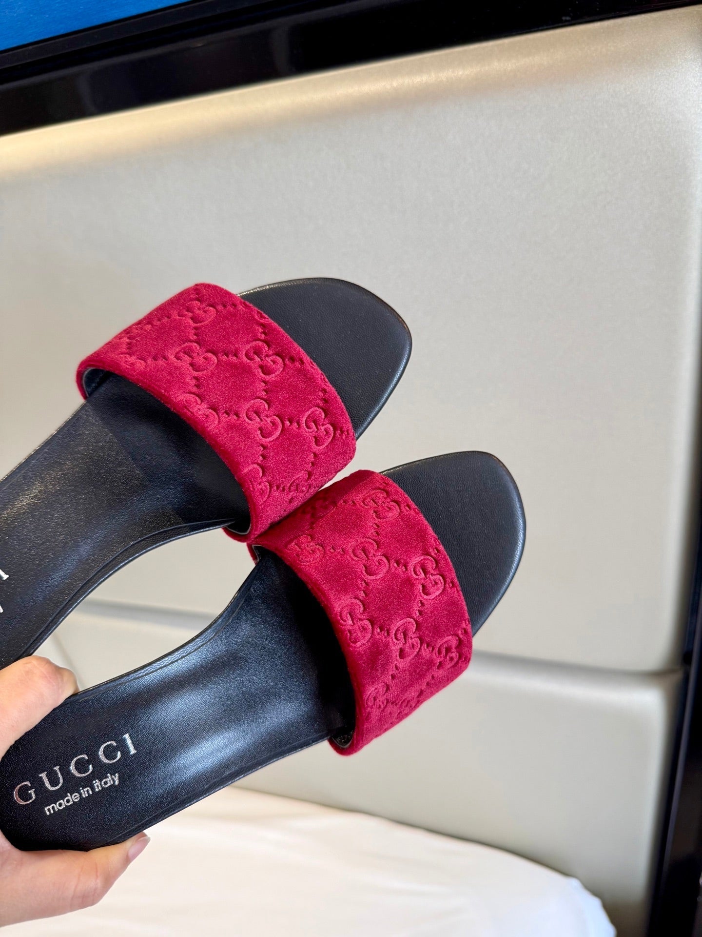 GUCCI 26S SLIDE SANDALS 55 MM IN DARK RED VELVET