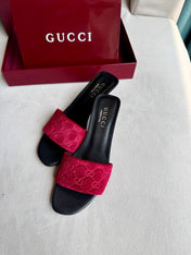 GUCCI 26S SLIDE SANDALS 55 MM IN DARK RED VELVET