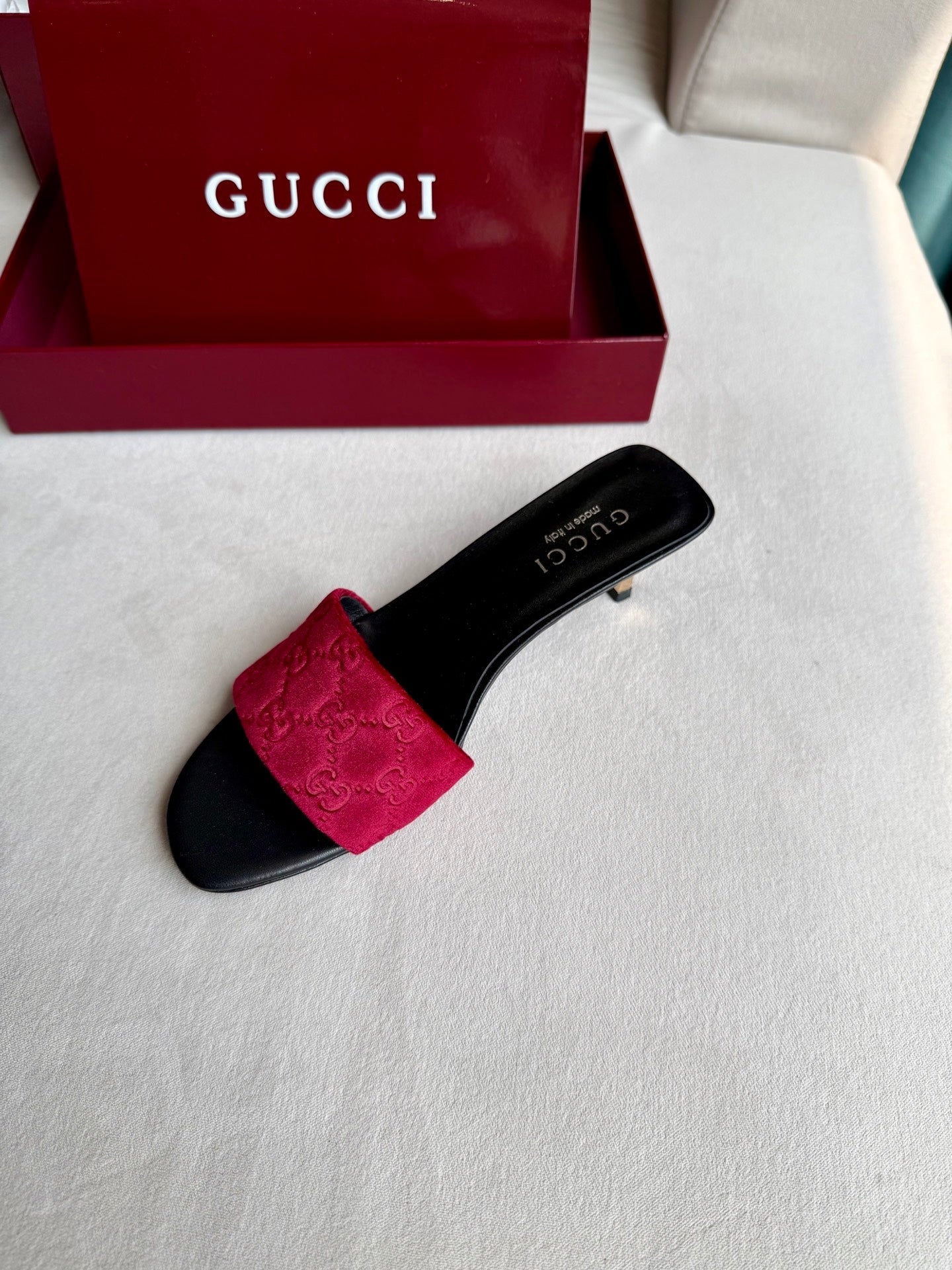 GUCCI 26S SLIDE SANDALS 55 MM IN DARK RED VELVET