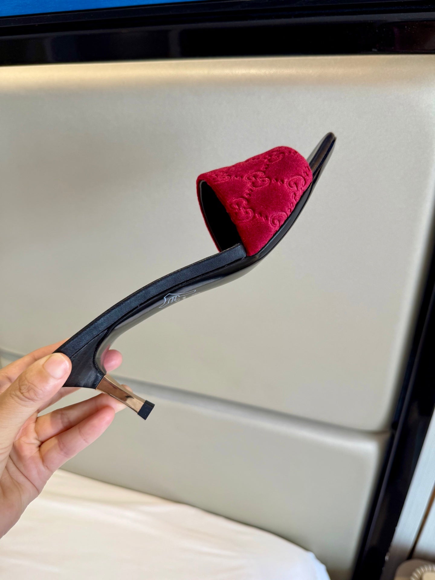 GUCCI 26S SLIDE SANDALS 55 MM IN DARK RED VELVET