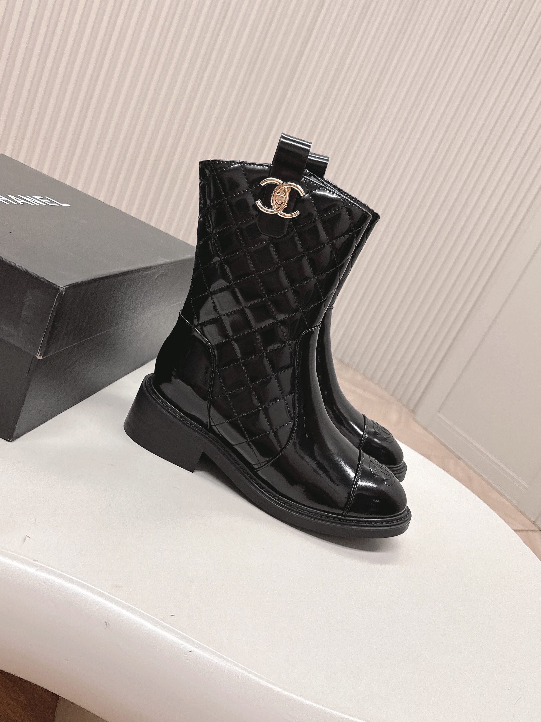 CHANEL ANKLE BOOTS 25S IN BLACK GLOSSY LAMBSKIN WITH GOLD HARDWARE