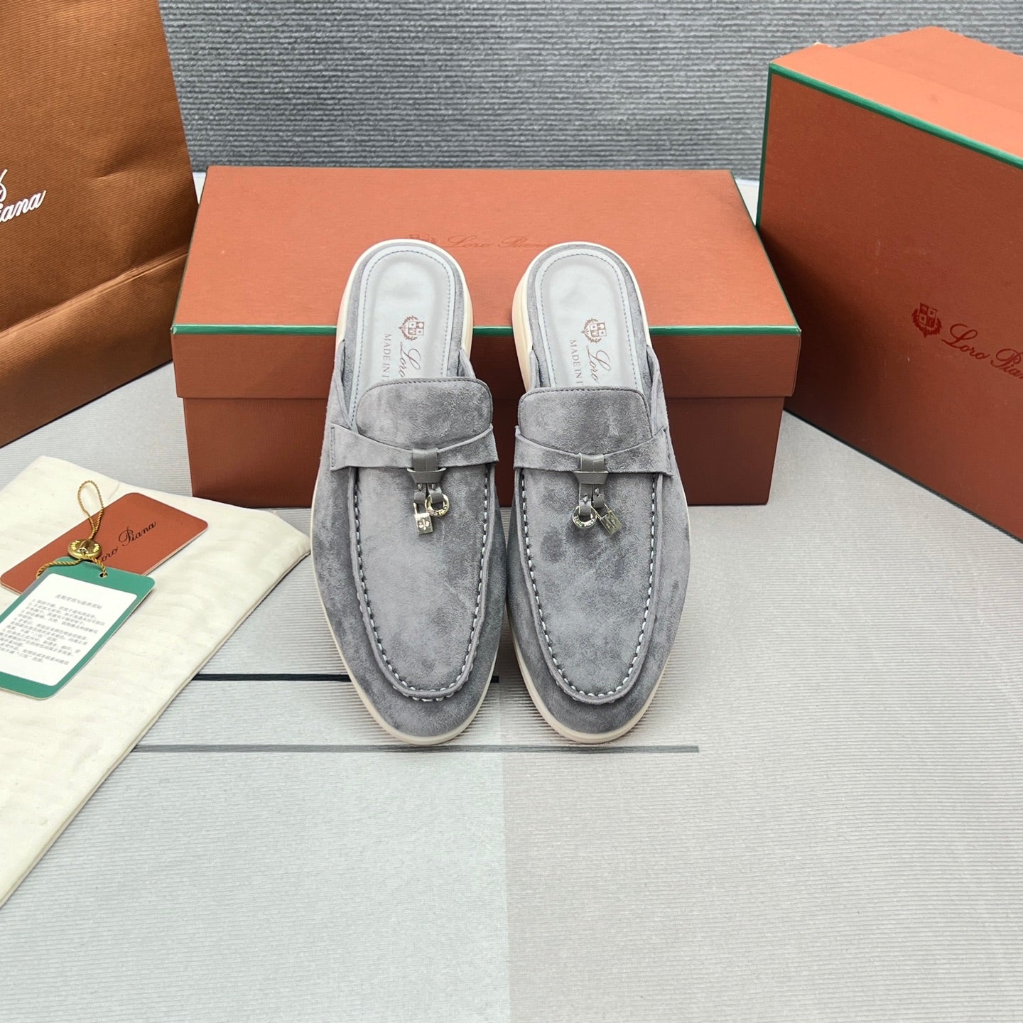 LP SUMMER CHARMS WALK MULES IN GREY SUEDE