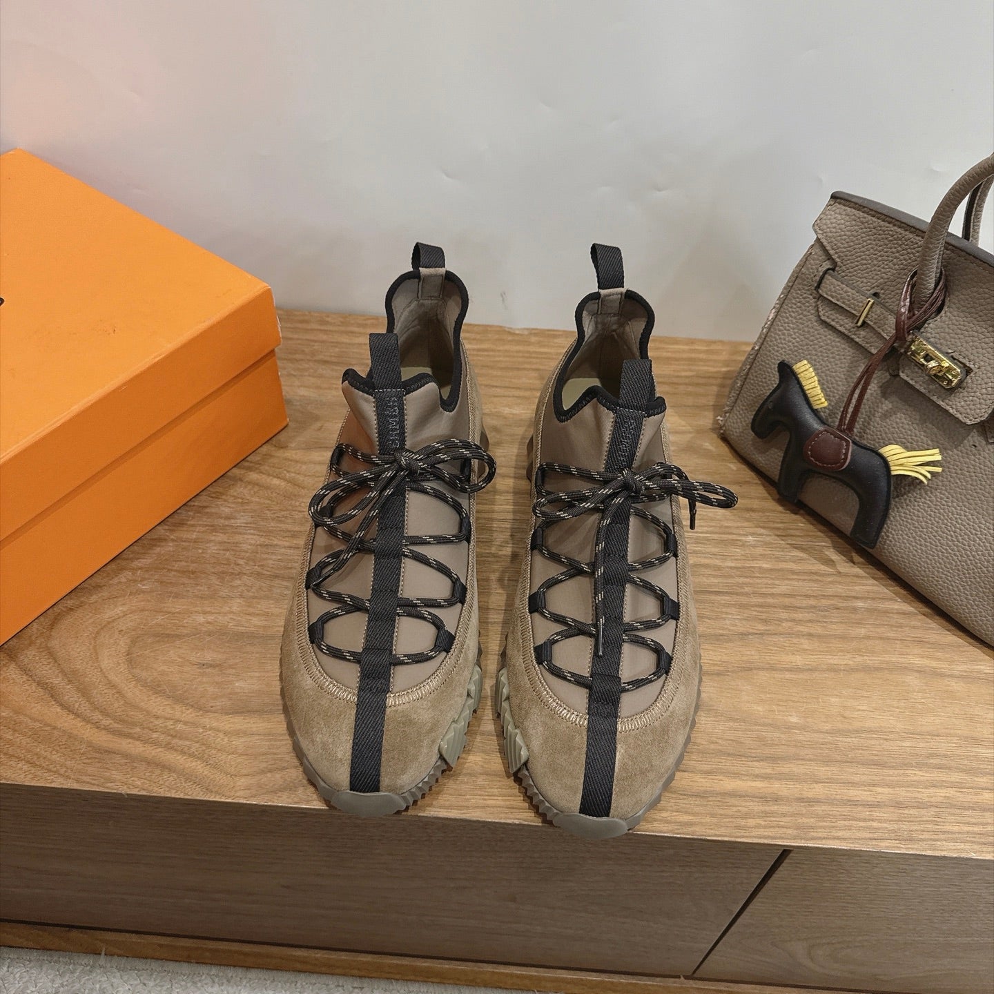 HM 26S BICOASTAL SNEAKERS IN GREYISH BEIGE SUEDE AND FABRIC