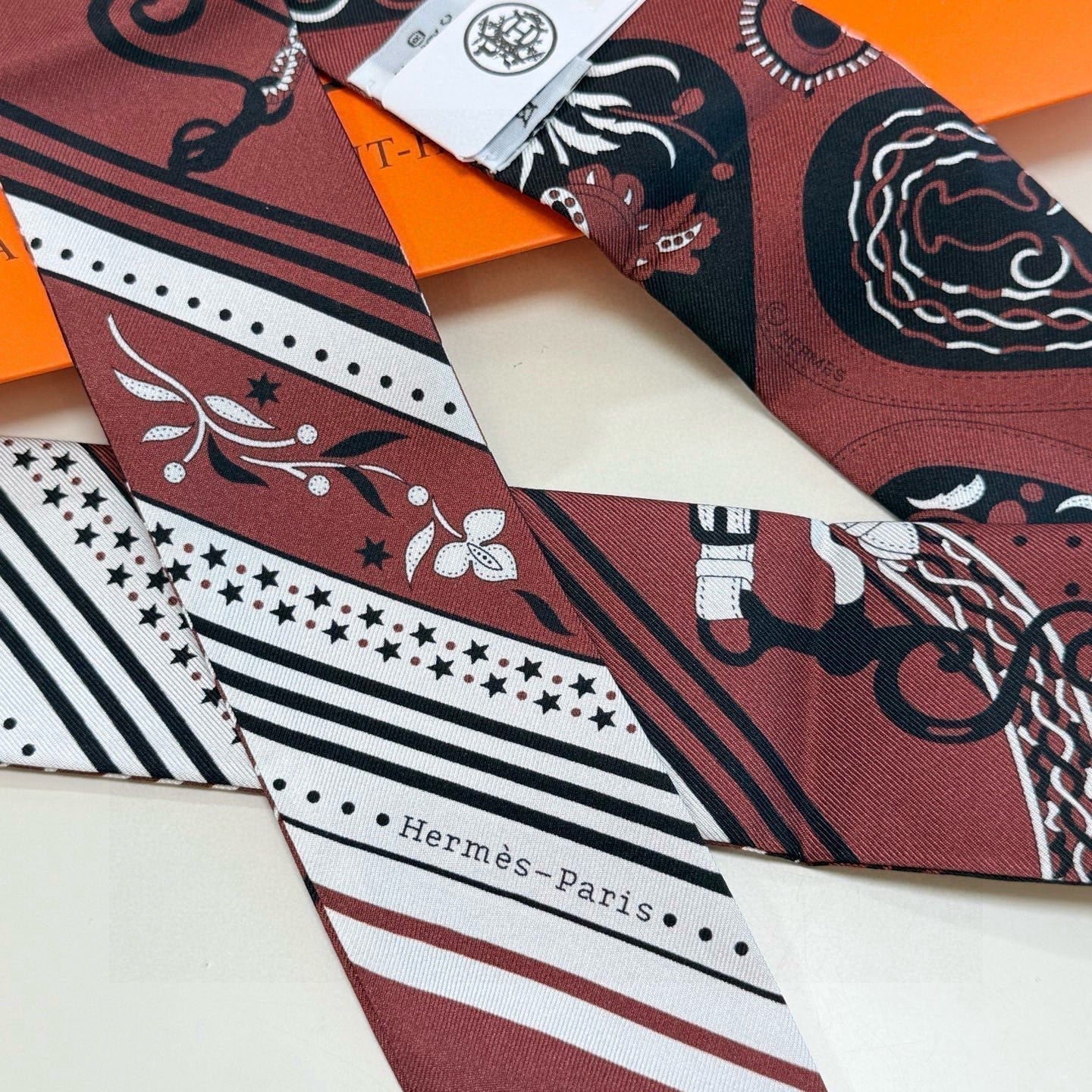 HERMES 26S TWILLY SCARF 86 IN SILK 500095