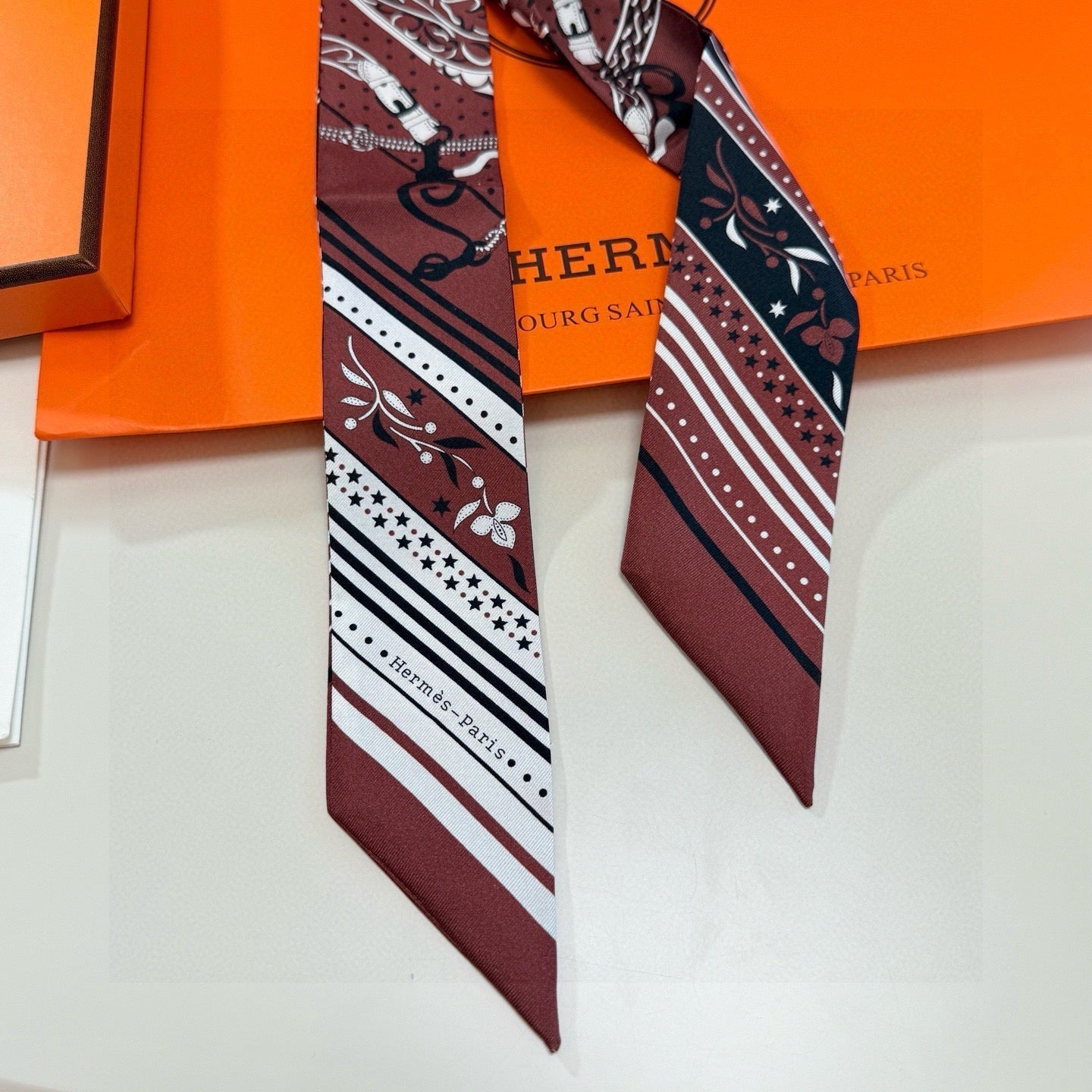 HERMES 26S TWILLY SCARF 86 IN SILK 500095