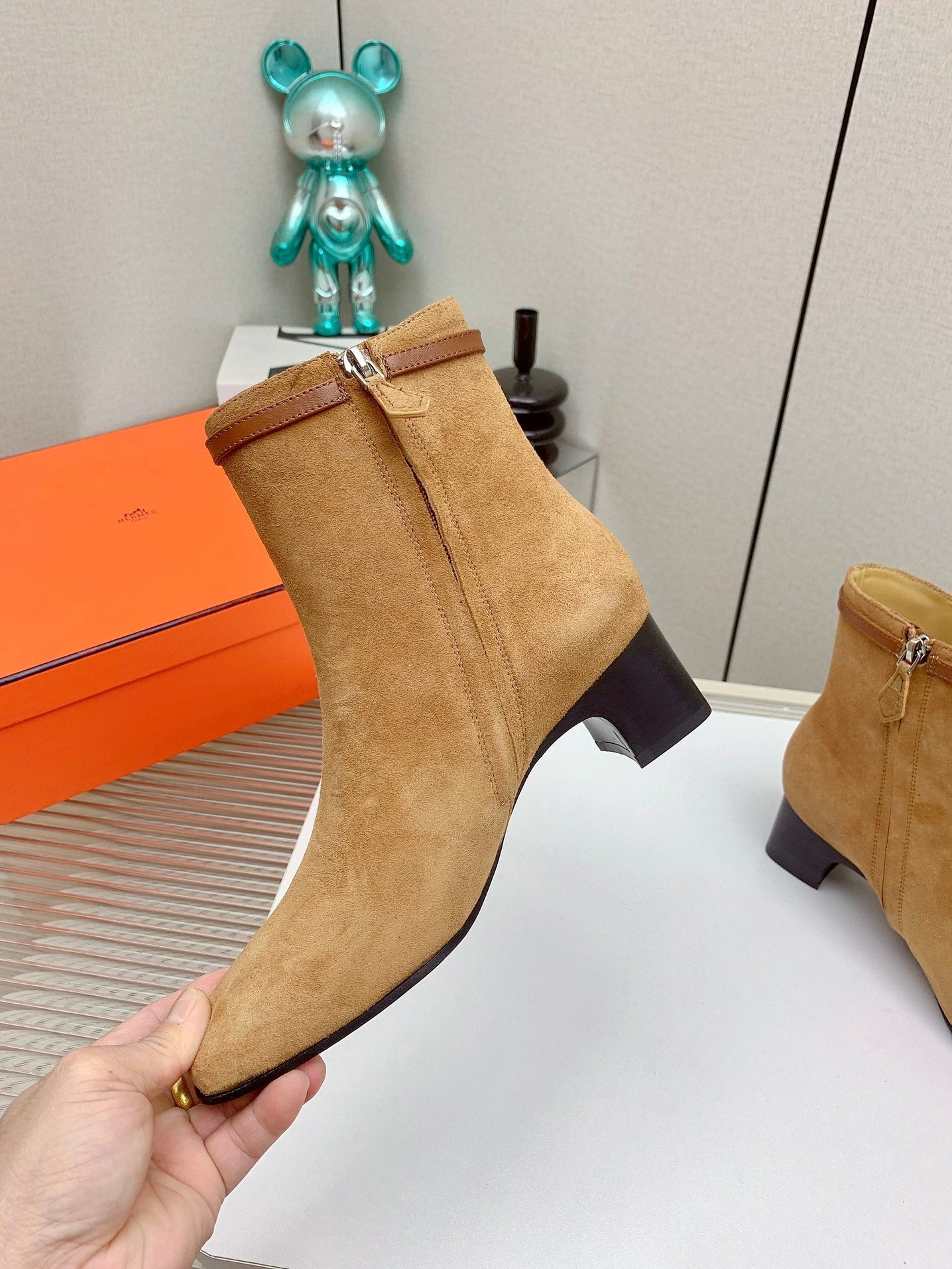 WOMEN'S NEO ANKLE BOOT IN PEANUT BROWN SUEDE
