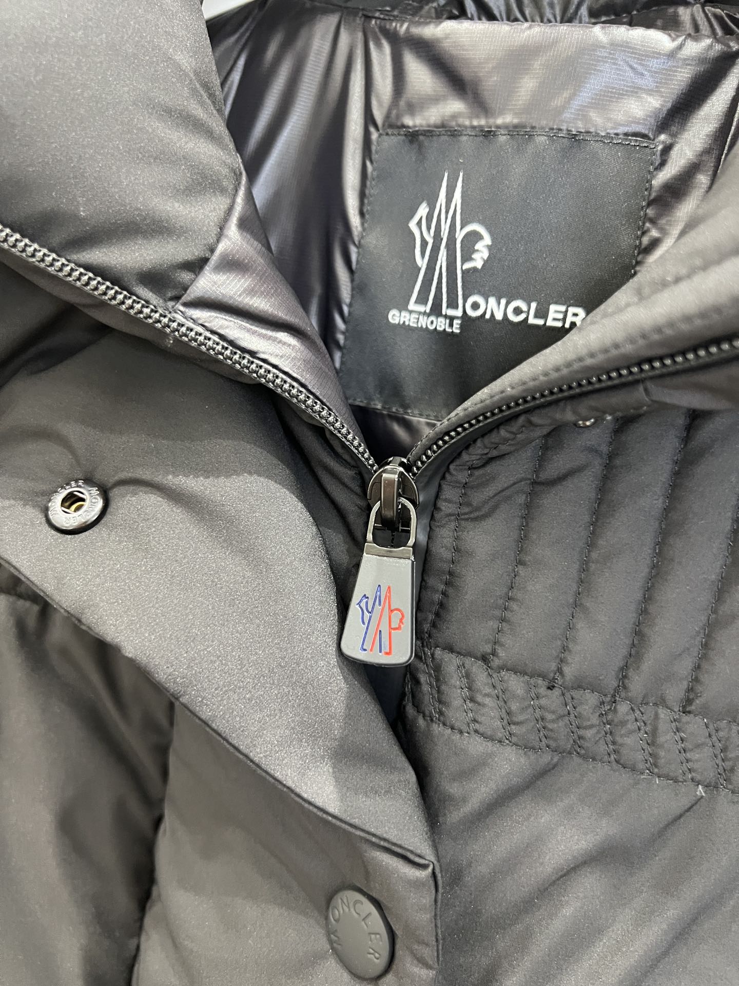 MONCLER 25S DOWN JACKET 236