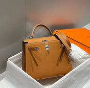 KELLY 25CM IN GOLD EPSOM CALFSKIN SILVER HARDWARE