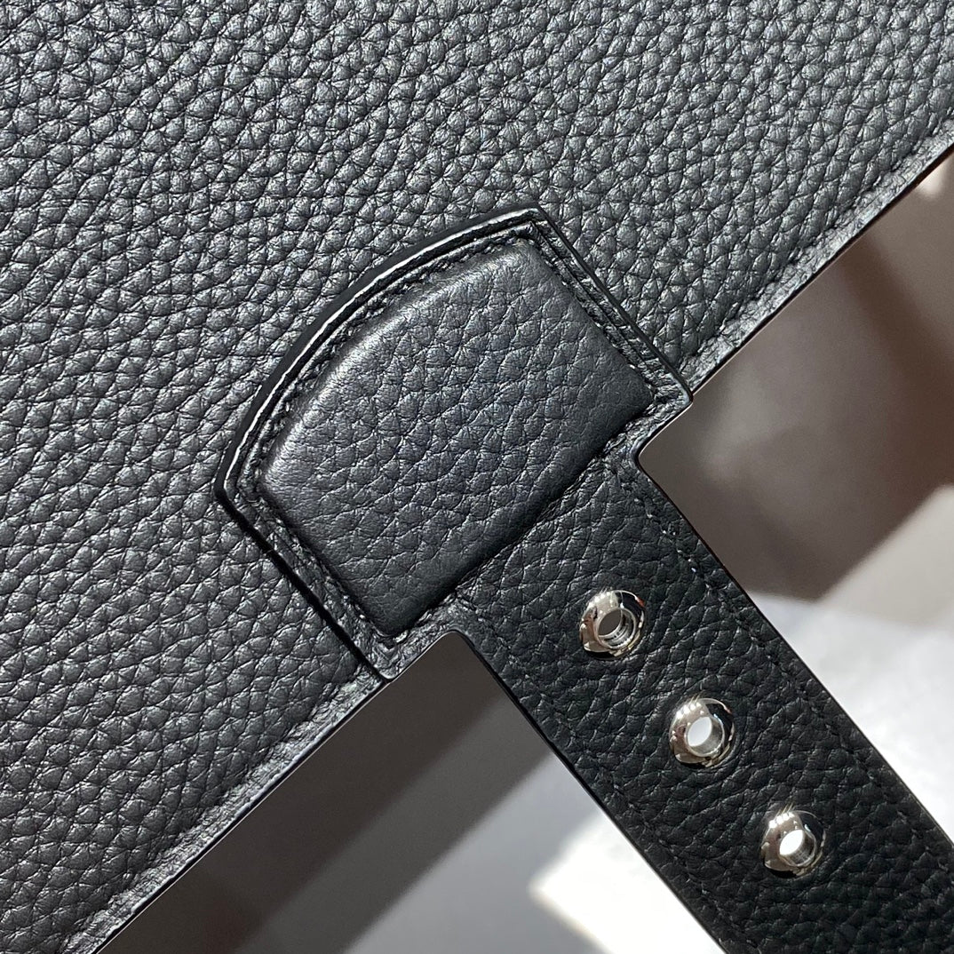 SAC A DEPECHES LIGHT 38 IN BLACK TOGO CALFSKIN