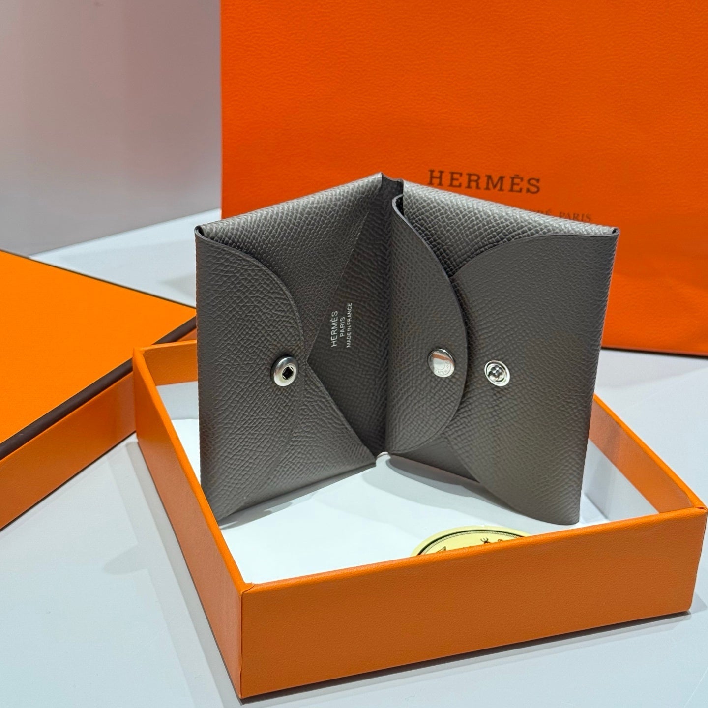 CALVI DUO COMPACT CARD HOLDER IN GRIS MEYER EPSOM CALFSKIN