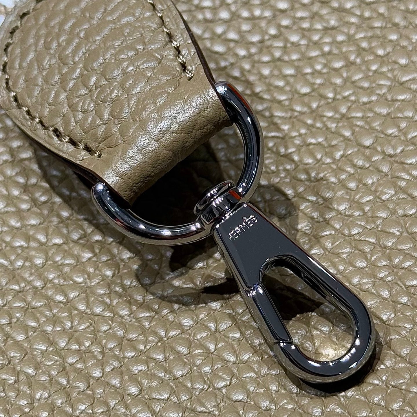 HERMES 25S MINI EVELYNE 18 IN BEIGE MARFA PATTERNED STRAP CALFSKIN SILVER HARDWARE