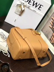 LOE AMAZONA 19 BAG IN WARM DESERT NAPPA CALFSKIN