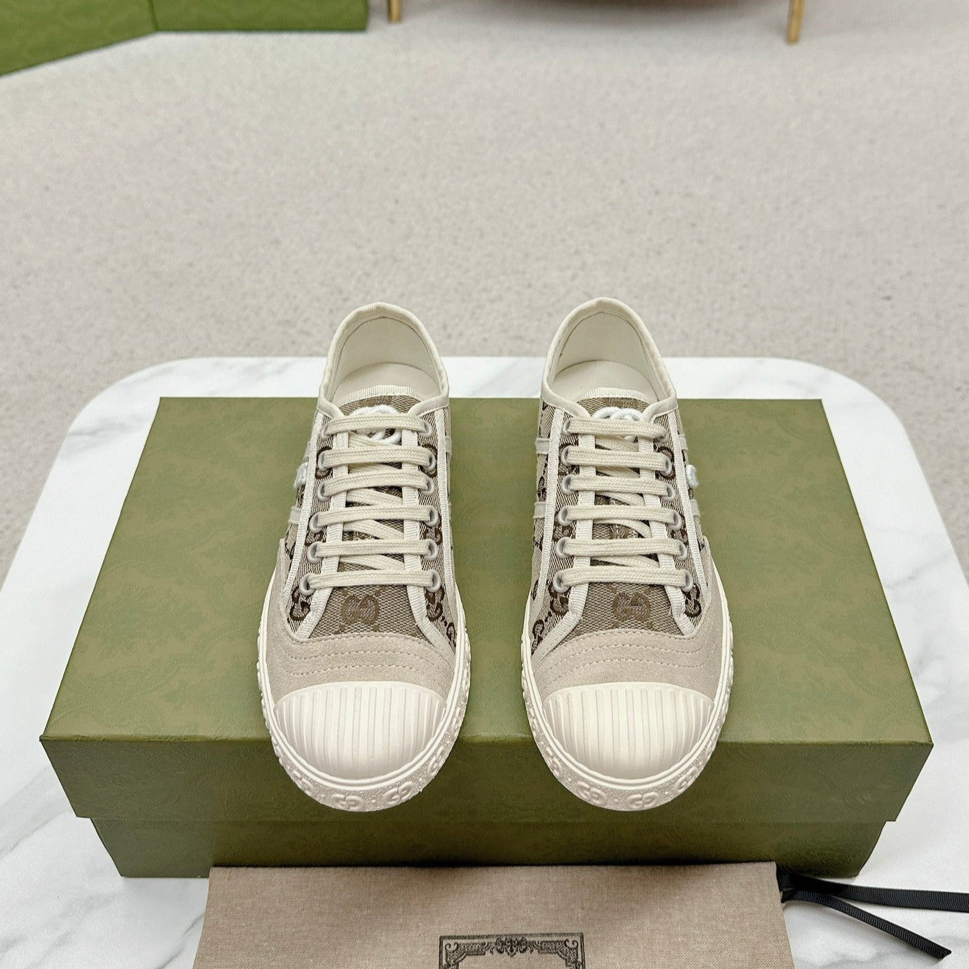 GG TRAINER SCALLOPED TOE LIGHT GRAY DENIM