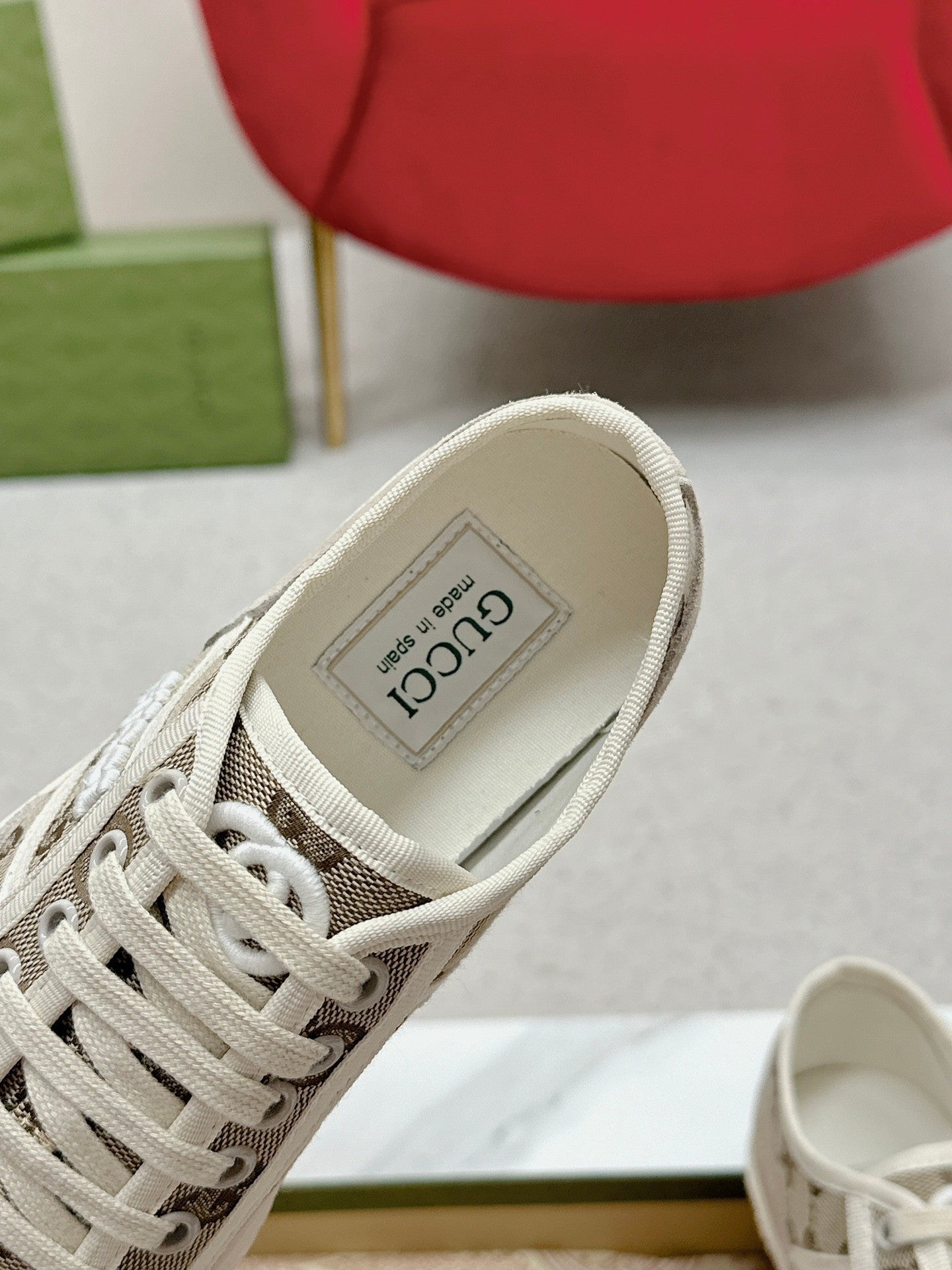 GG TRAINER SCALLOPED TOE LIGHT GRAY DENIM