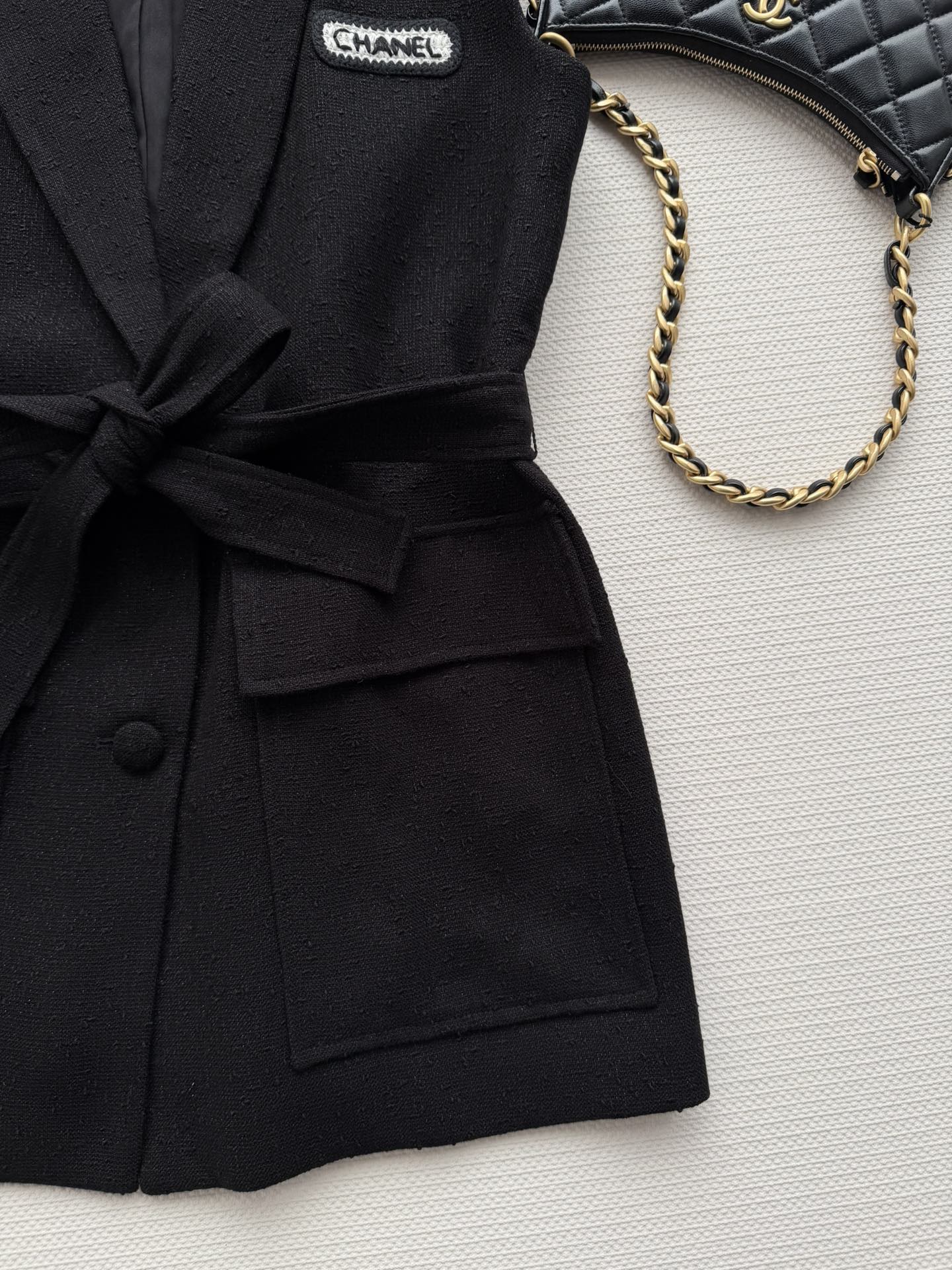 CHANEL 26S SLEEVELESS BLAZER 708