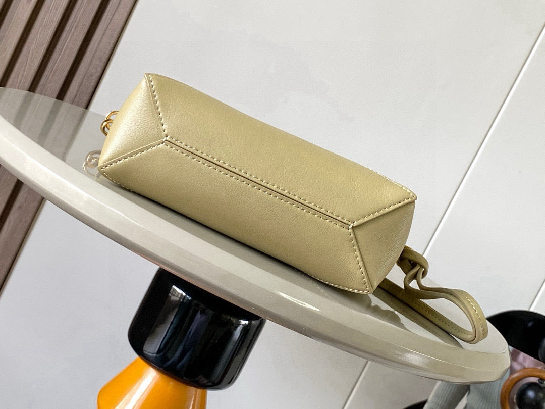LOEWE 25S PUZZLE FOLD BAG 23 IN DARK BEIGE CALFSKIN