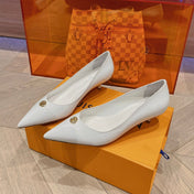 LV SINGLE LOW HEEL PUMP WHITE