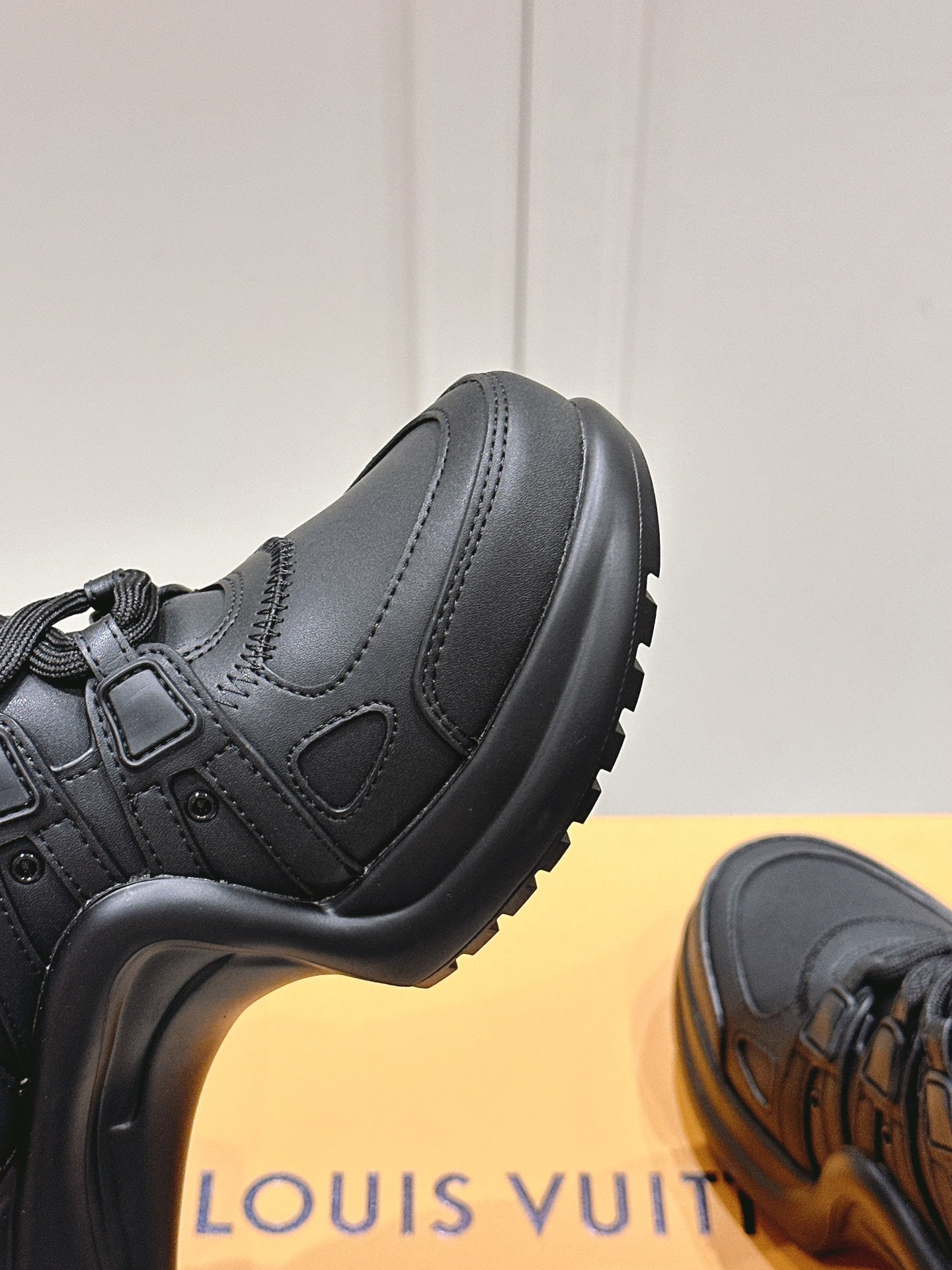 LV BARRACUDA SNEAKER IN BLACK CALFSKIN