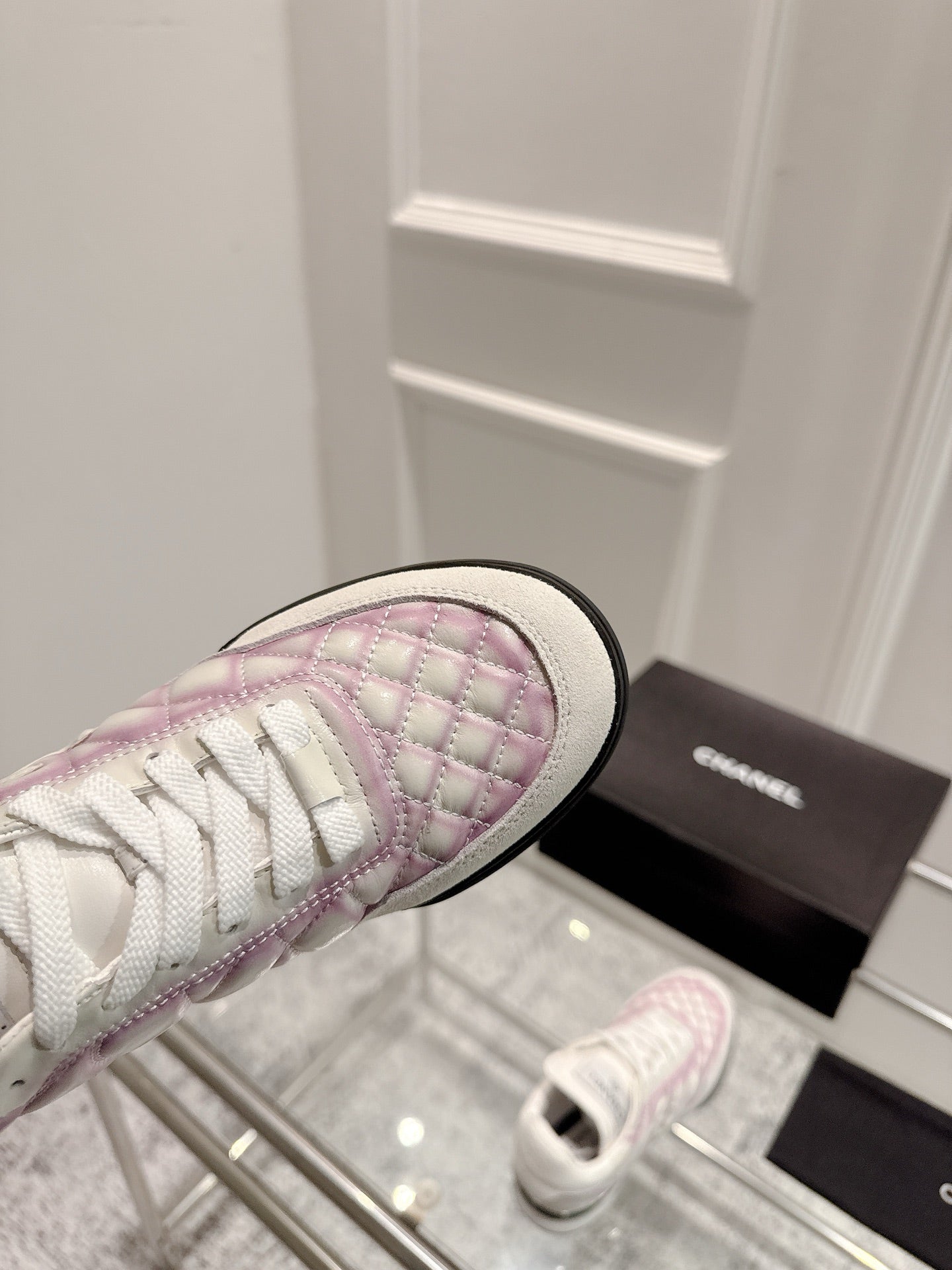 CASUAL SNEAKER IN WHITE AND PURPLE CALFSKIN