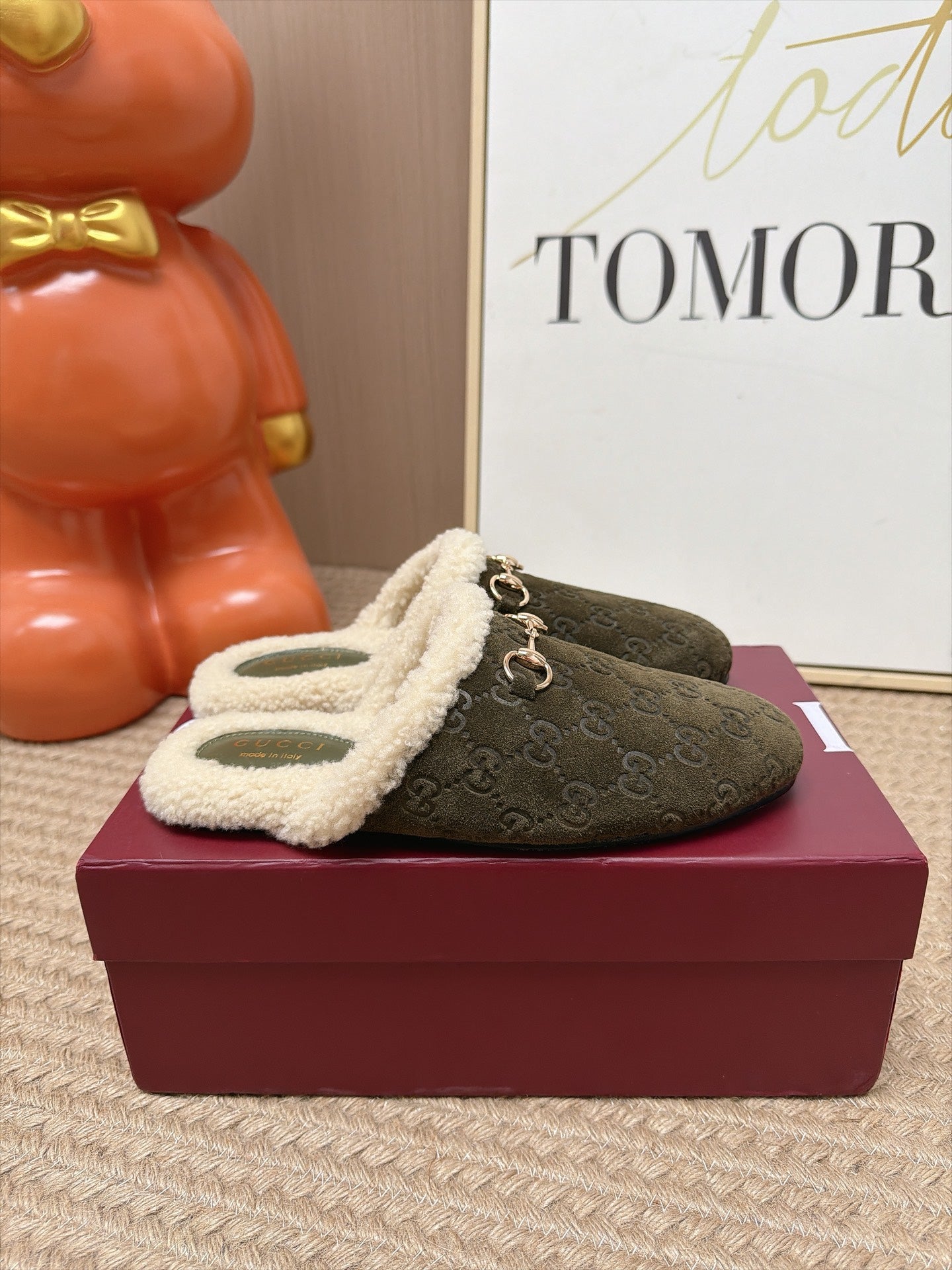 GUCCI 26S SHEARLING-LINED MULES IN OLIVE GREEN SUEDE