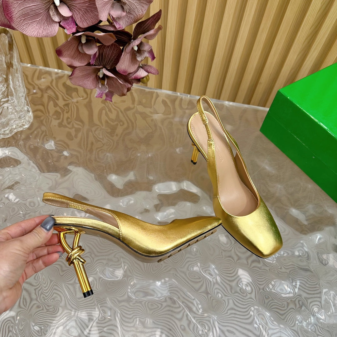 KNOT PUMP 9 CM IN GOLD CALFSKIN WITH GOLD FINISHED METAL HEEL
