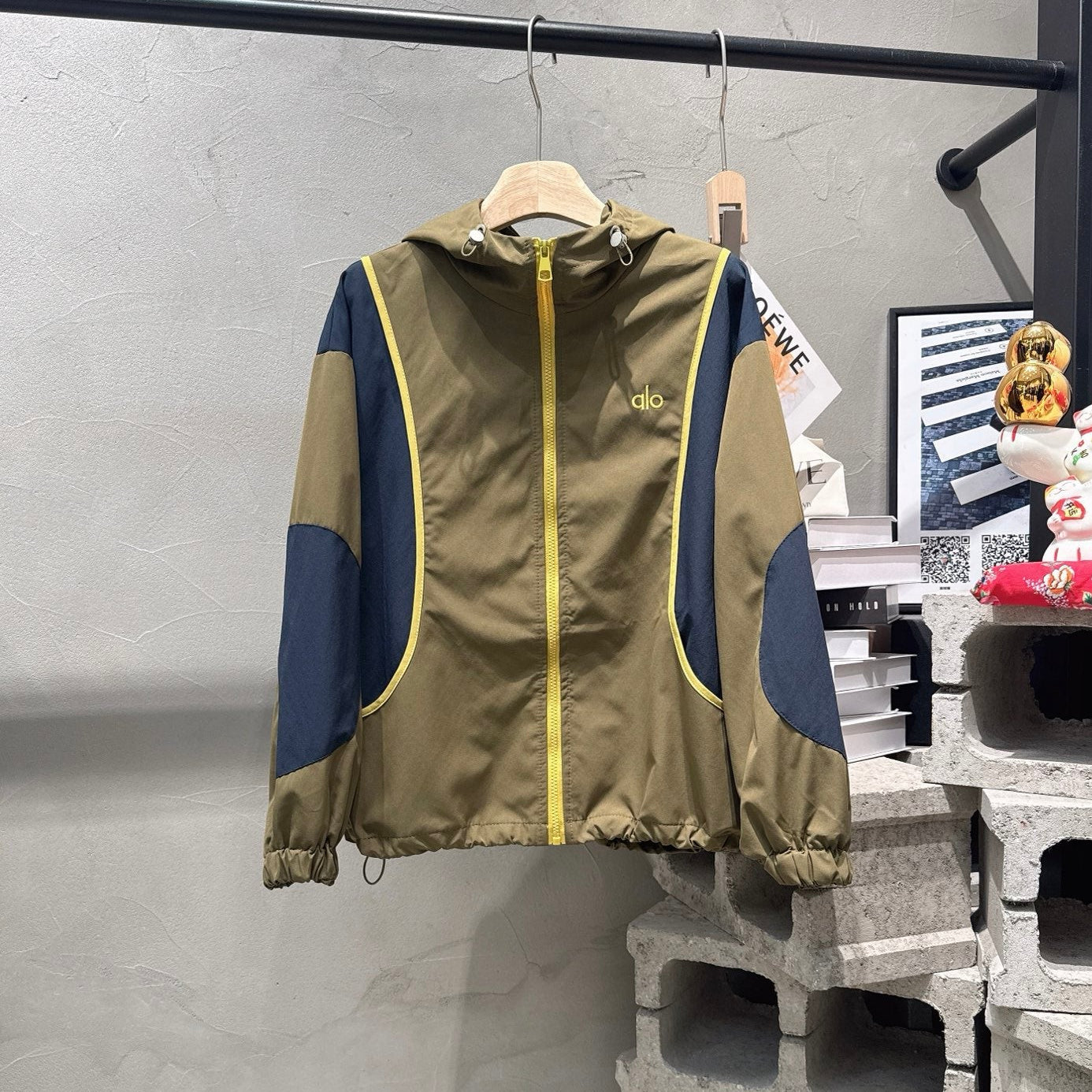 ALO 26S ZIP-UP HOODED JACKET 195