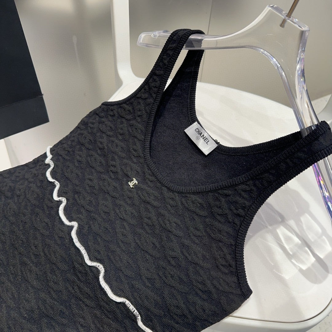 SLEEVELESS TOP 640632 IN BLACK COTTON RAISED LOGO