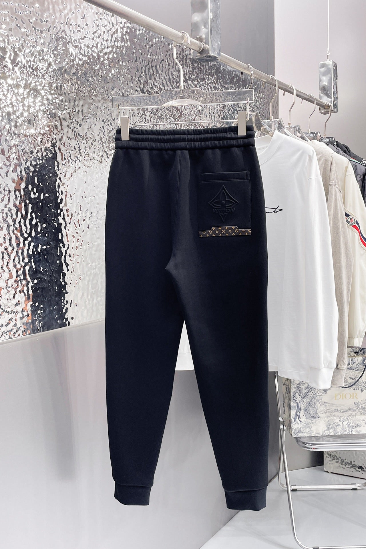 LV BLACK TROUSERS 239504