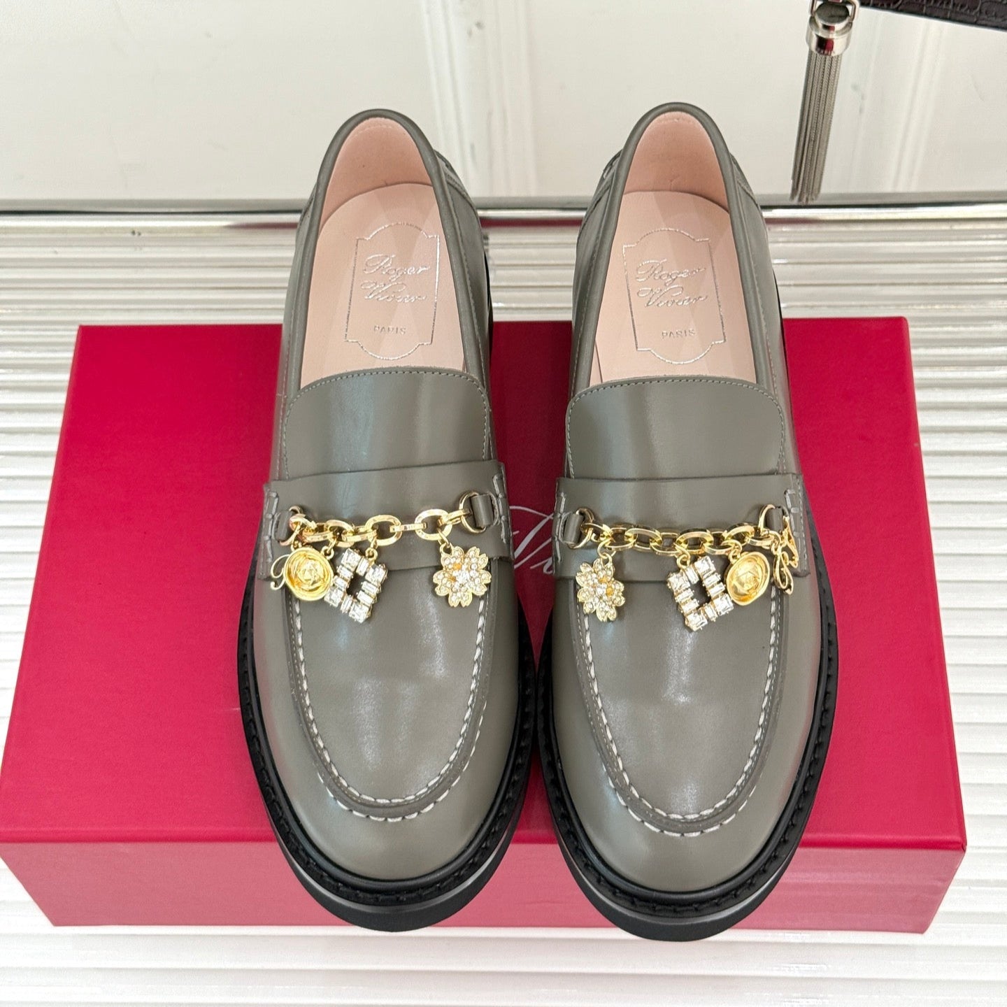 ROGER VIVIER 25S RANGERS CHAIN LOAFER IN OLIVE GRAY CALFSKIN