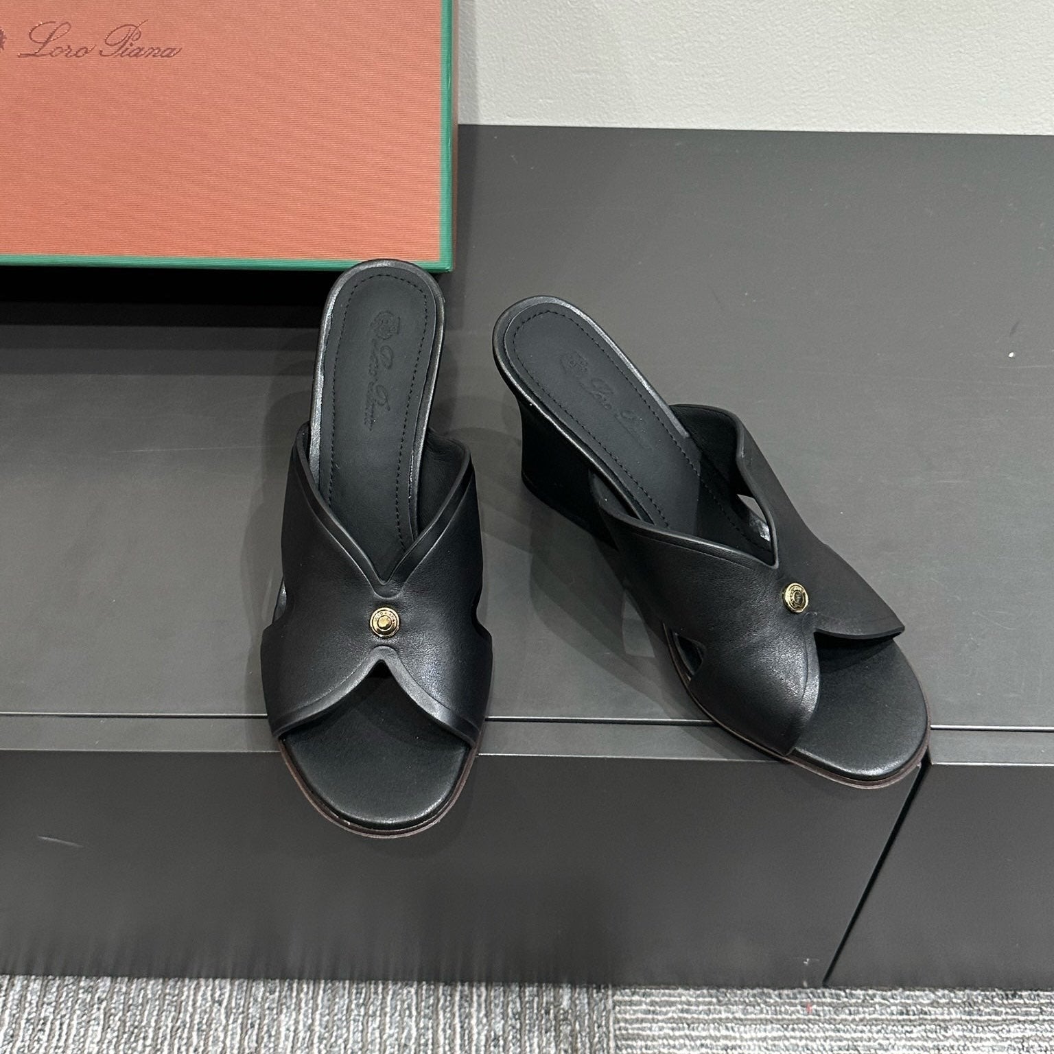 LP HIGH HEELS 25S IN BLACK LAMBSKIN