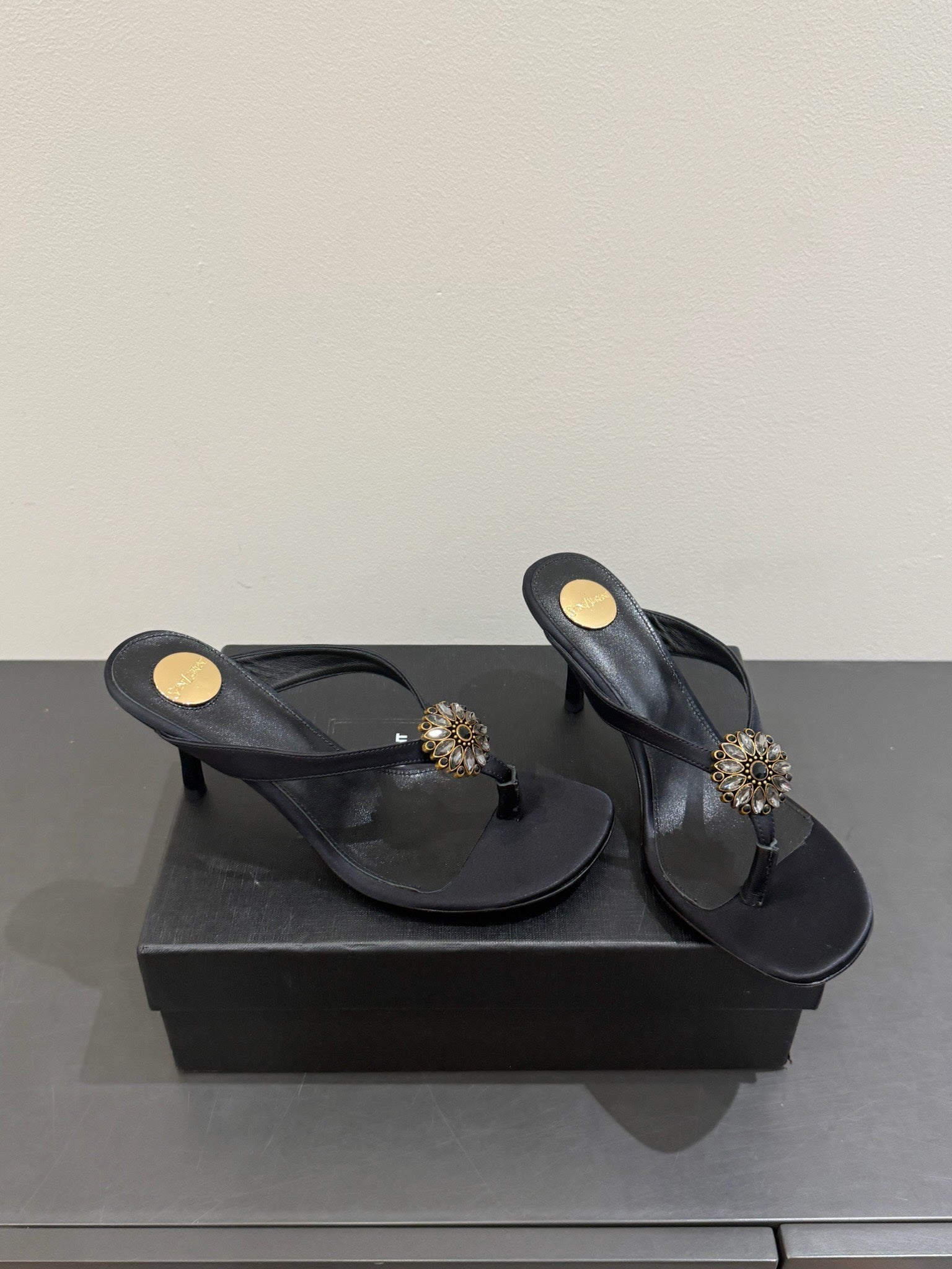 YSL HEELED THONG SANDALS 25S IN BLACK SATIN WITH CRYSTAL