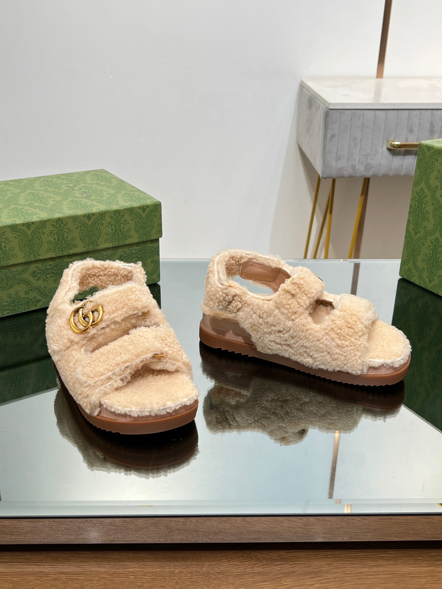 DAD SANDALS IN TAN BEIGE FLEECE WITH GOLD HARDWARE