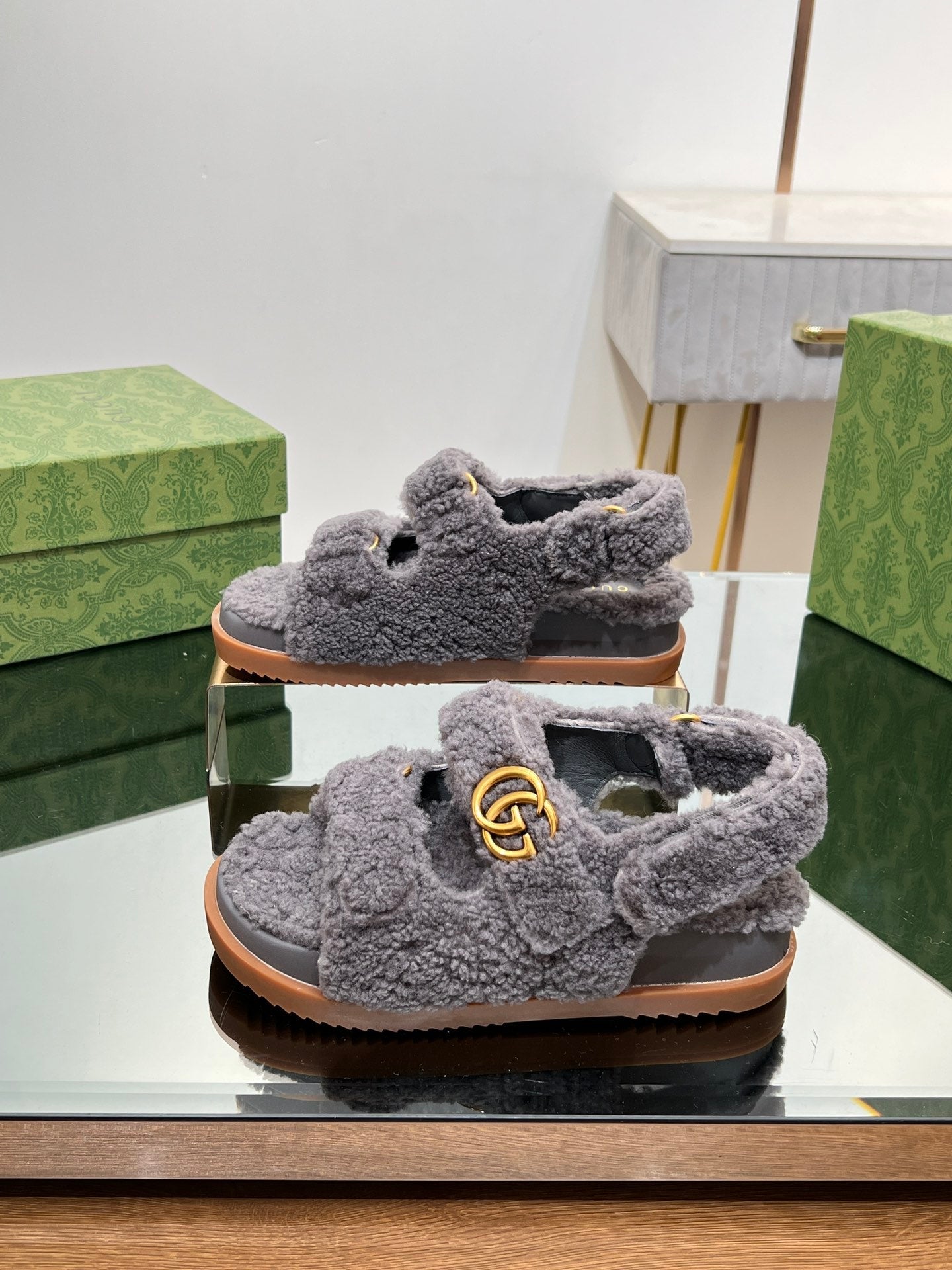 DAD SANDALS IN DARK GRAY FLEECE WITH GOLD HARDWARE
