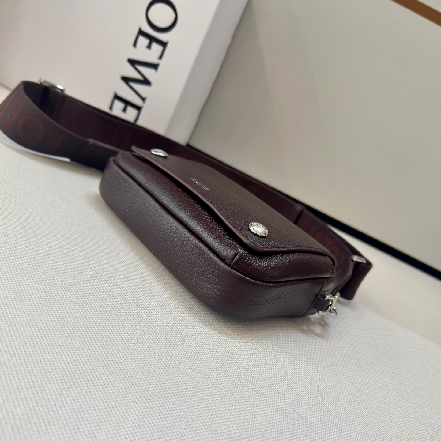 LOEWE 25S PEBBLE BAG 20 IN DARK ROSEWOOD CALFSKIN SILVER HARDWARE