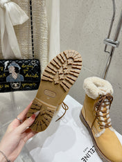 MARTIN BOOT IN PEANUT BROWN SUEDE AND WHITE FLEECE