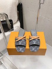LV 26S FLAT MULE SANDALS IN BLACK MONOGRAM DENIM WITH CALFSKIN BOW
