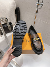 LV 26S PLATFORM LOAFERS IN BLACK CALFSKIN AND BROWN MONOGRAM CANVAS GOLD HARDWARE