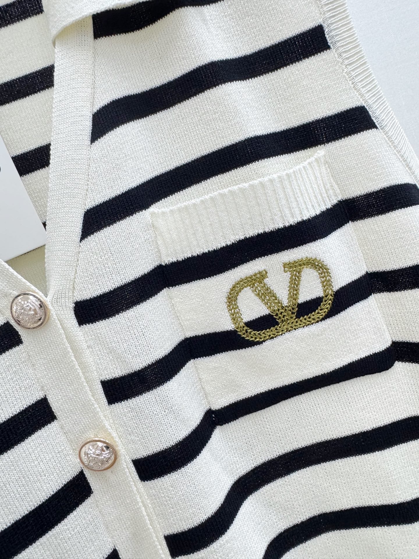 VALENTINO 26S COLLARED KNIT VEST 396