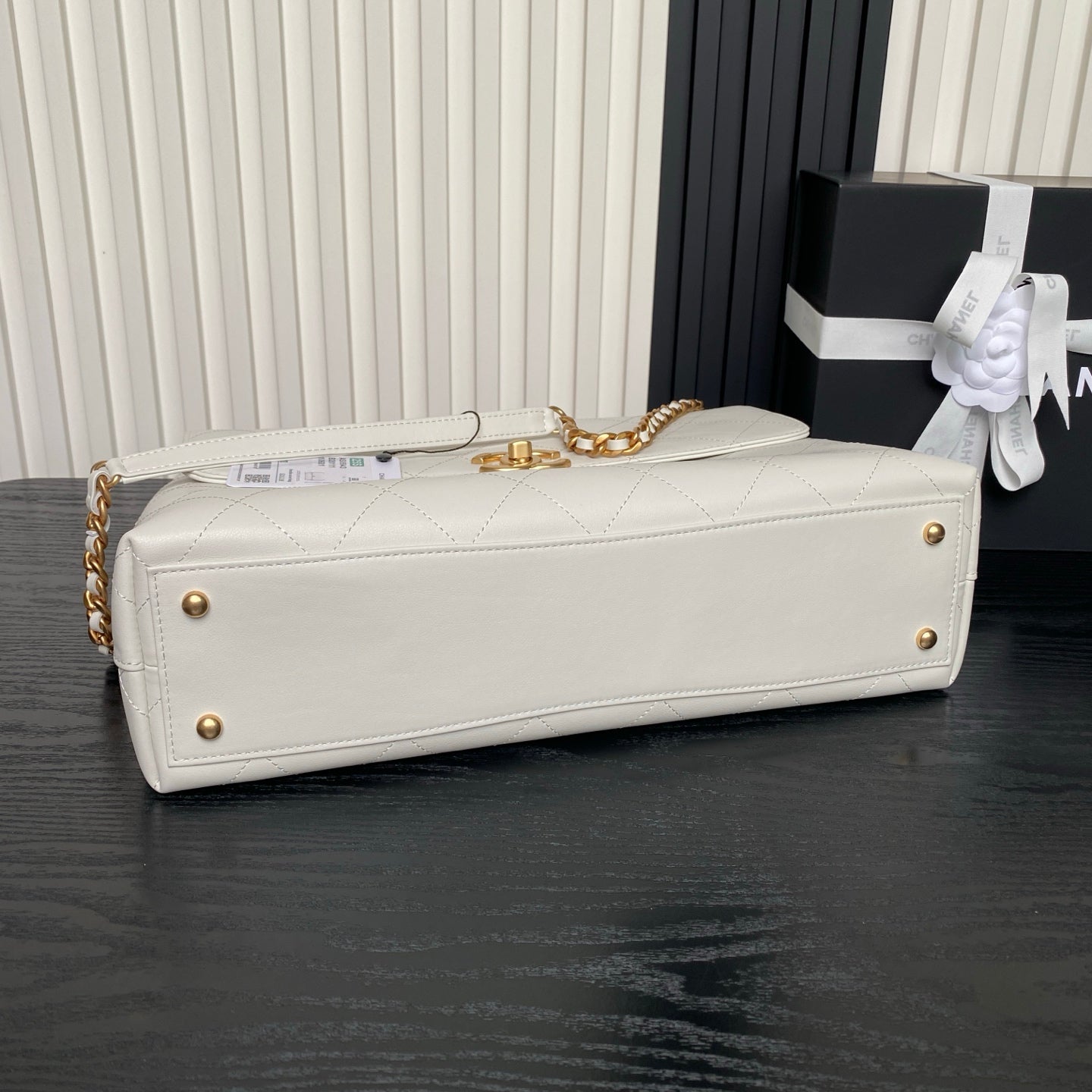 CHANEL 25S TOP HANDLE SHOULDER BAG 37 IN CREAM WHITE CALFSKIN WITH GOLD HARDWARE
