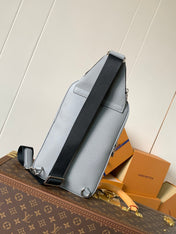 AVENUE SLINGBAG 31 IN GREY TAIGA LEATHER