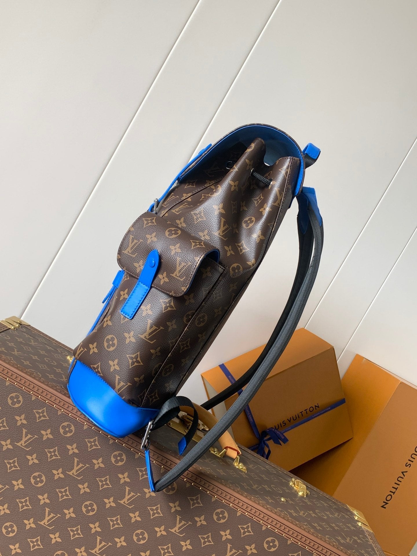 LV 25S CHRISTOPHER BACKPACK 48 IN BROWN AND PERSIAN BLUE CANVAS MONOGRAM