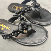 THONG SLIPPERS CAMELLIA IN BLACK SOFT LEATHER