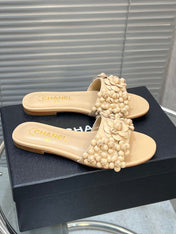 SLIPPERS CAMELLIA IN BEIGE CALFSKIN